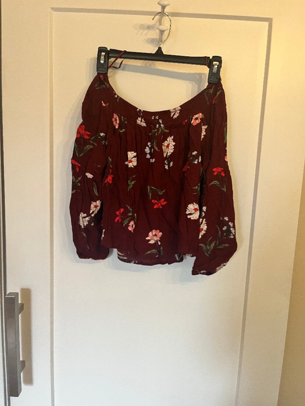 Hollister Floral Off Shoulder Bell Sleeve Top Wine M